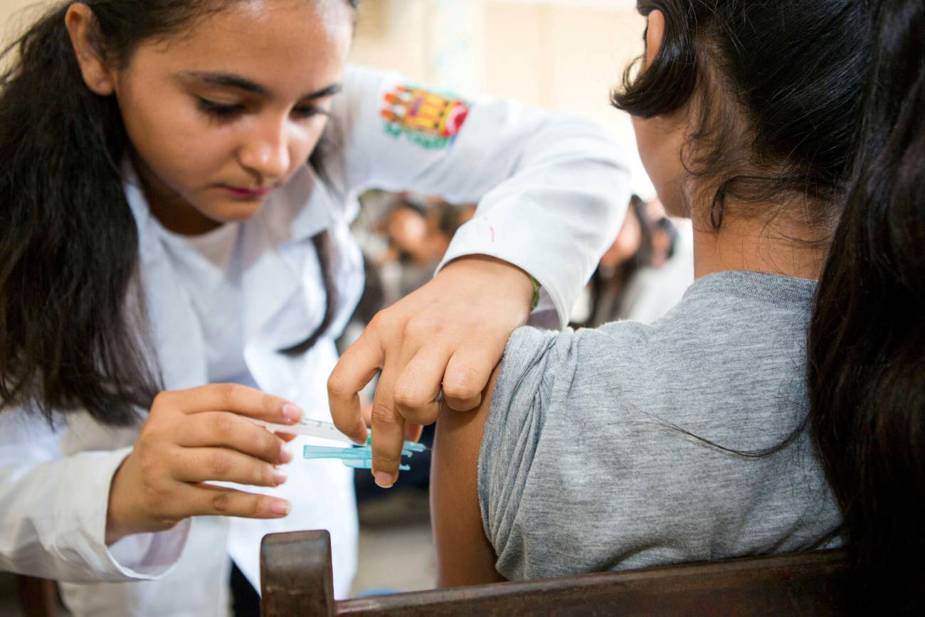 Secretaria de Saúde amplia vacinação contra o HPV para adolescentes de 15 a 19 anos não imunizados