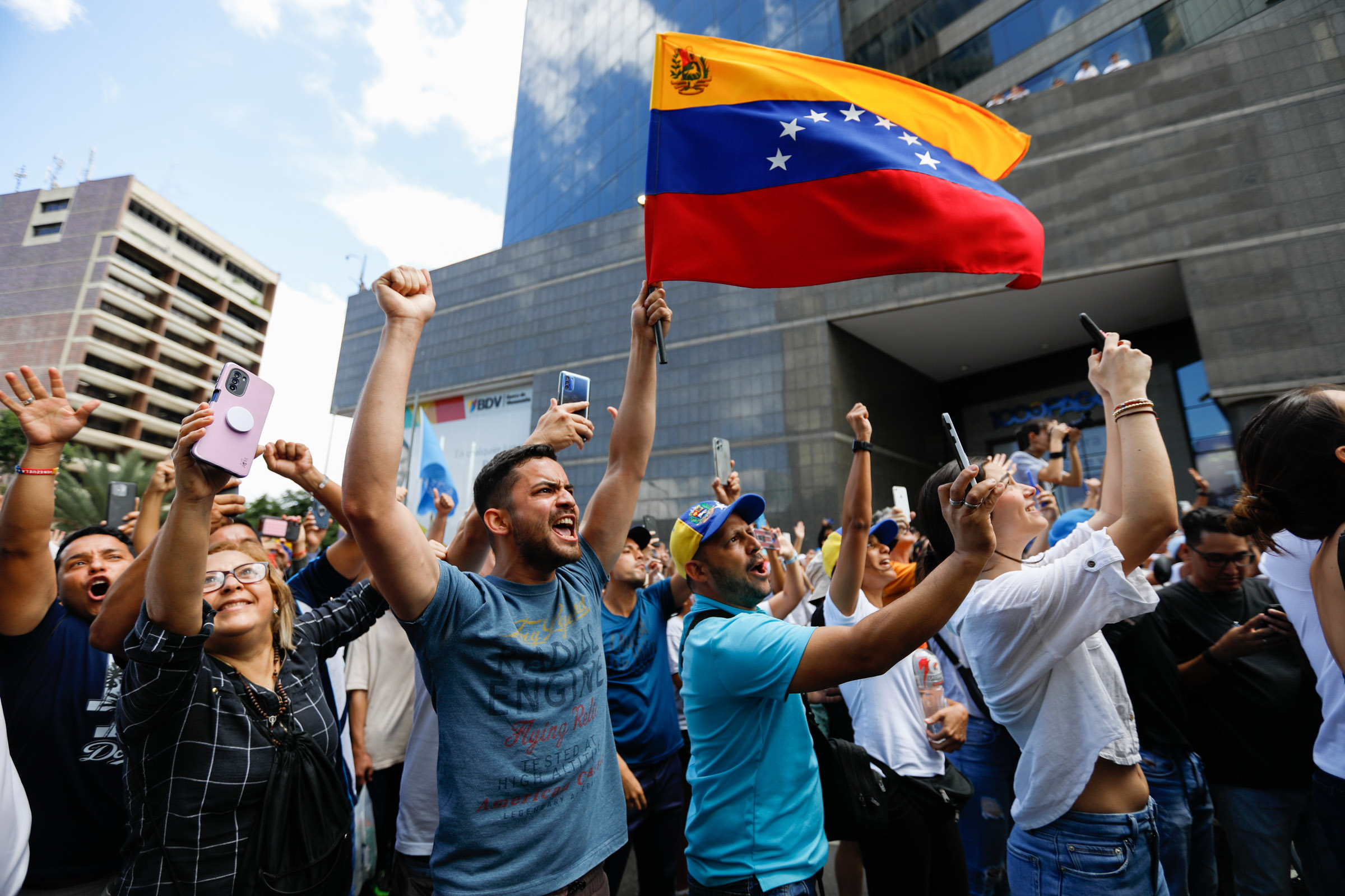 Governo venezuelano manda prender envolvidos no sequestro de Maduro