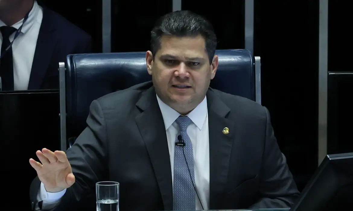Alcolumbre mantém votação da CPI do INSS que quebrou sigilo de Lulinha