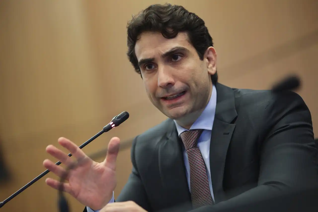 Galípolo vê Brasil mais protegido da volatilidade que outros países