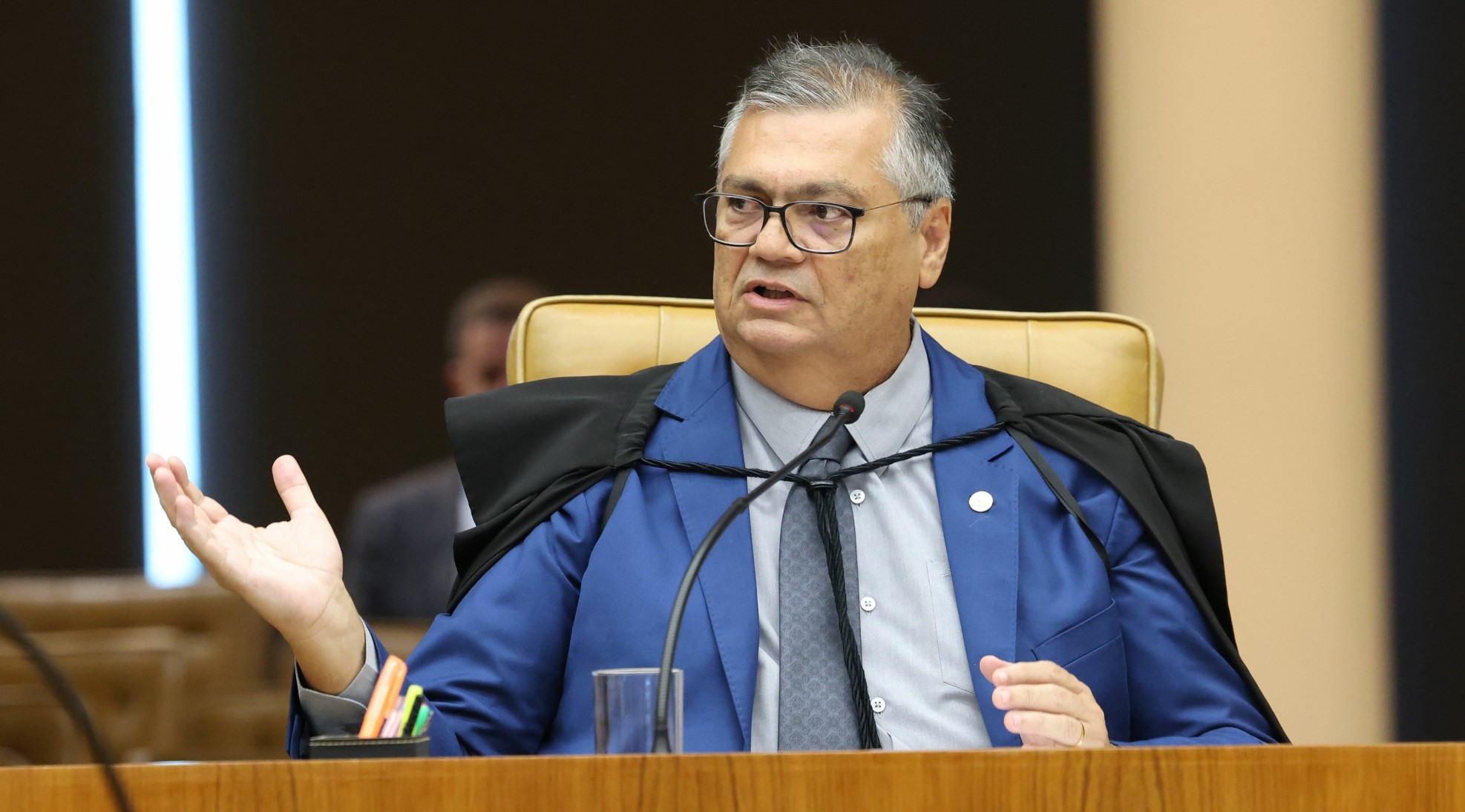 Dino suspende decisão da CPMI do INSS que quebrou sigilos de Lulinha