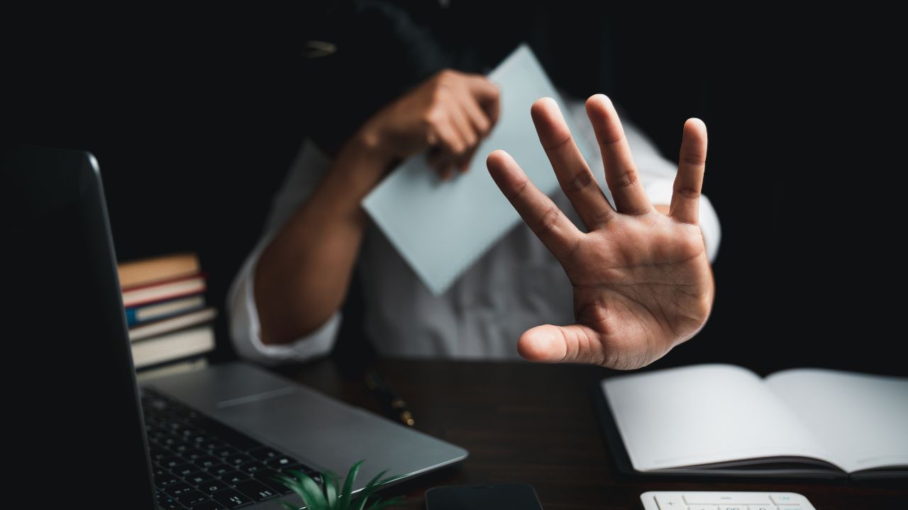 Assédio no trabalho: saiba como reunir provas para denunciar crime