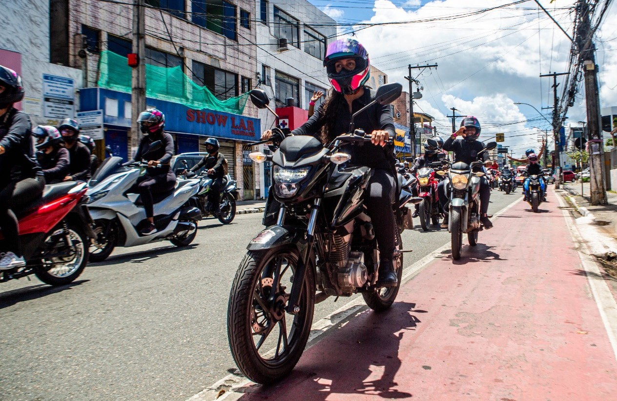 Motociata com grupo Motodivas abre programação do Dia Internacional da Mulher em Simões Filho