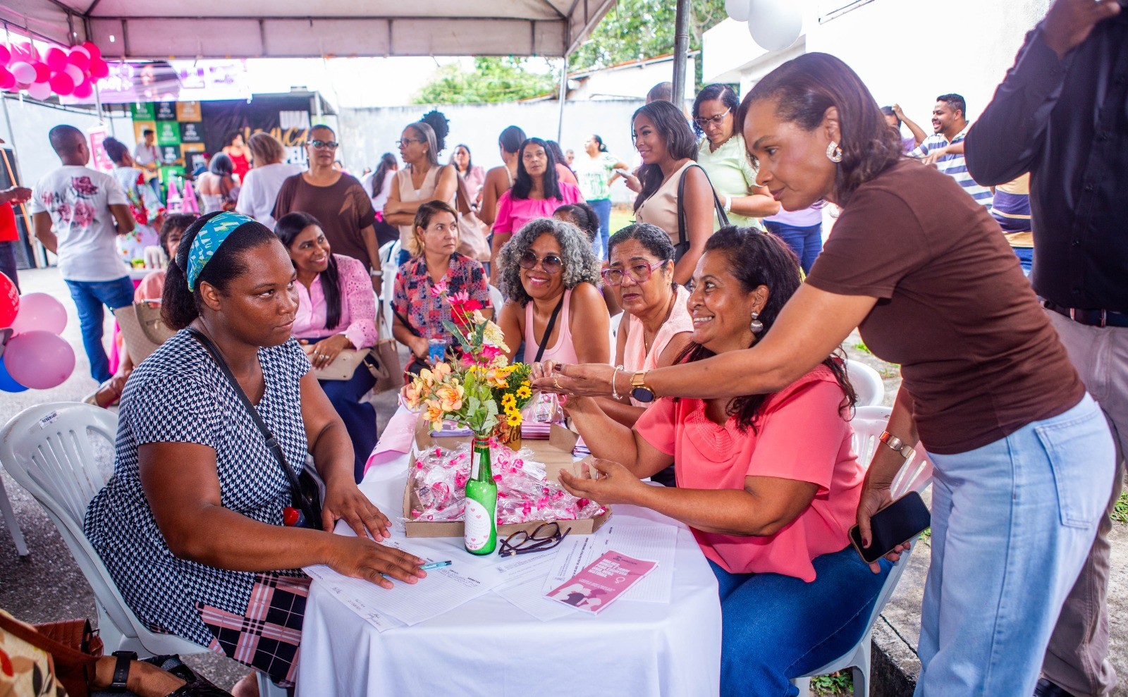 Simões Filho realiza Feira da Mulher com oferta de serviços e orientações