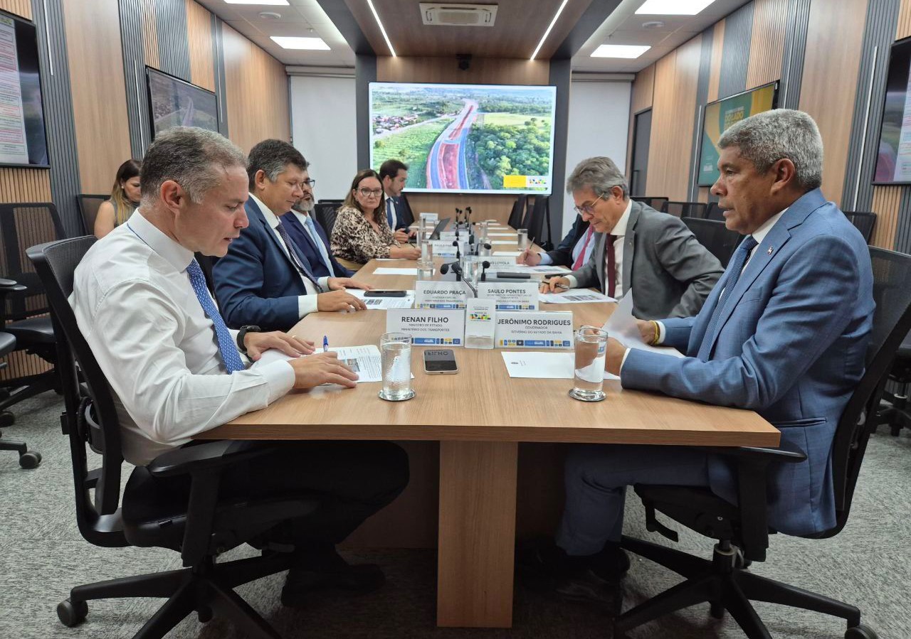 Governador Jerônimo Rodrigues discute projetos de infraestrutura para a Bahia com o ministro dos Transportes, em Brasília
