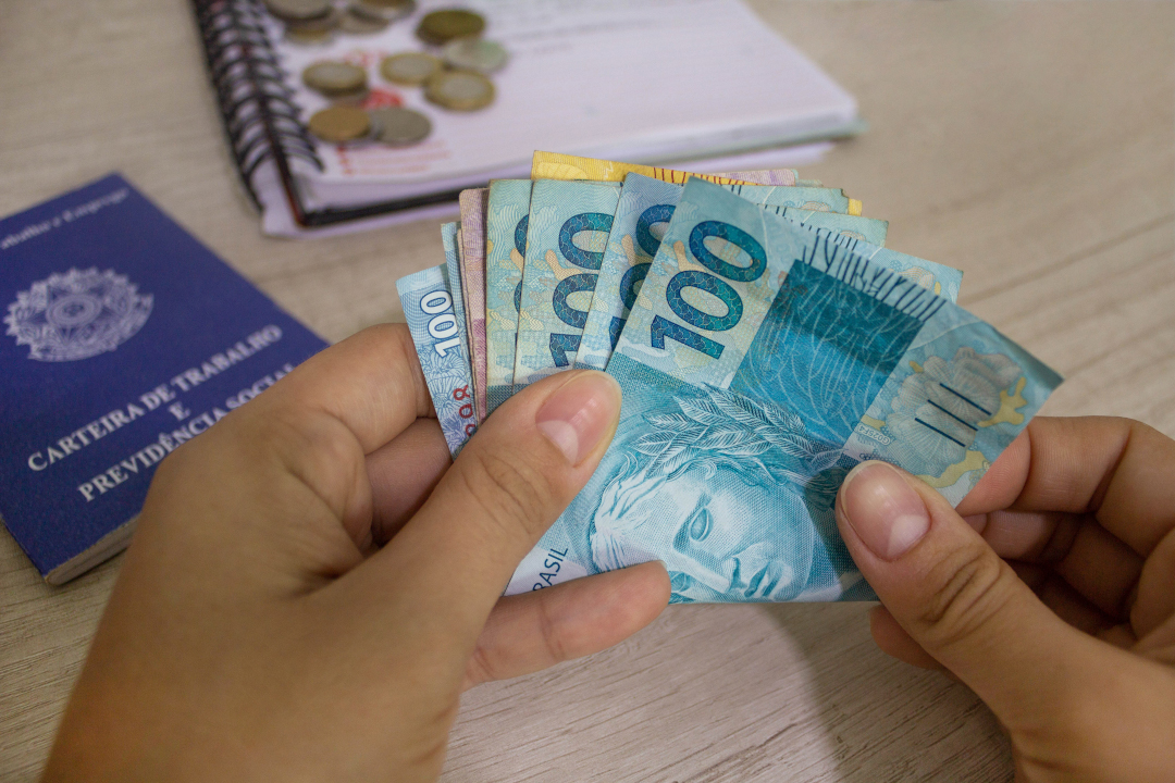 Empréstimo consignado é usado por maioria de beneficiários do INSS para pagar dívidas, revela pesquisa