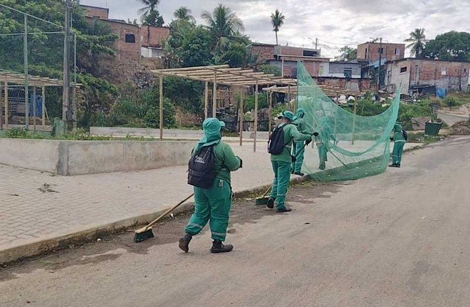 Prefeitura intensifica mutirões e amplia frentes de limpeza urbana em Simões Filho