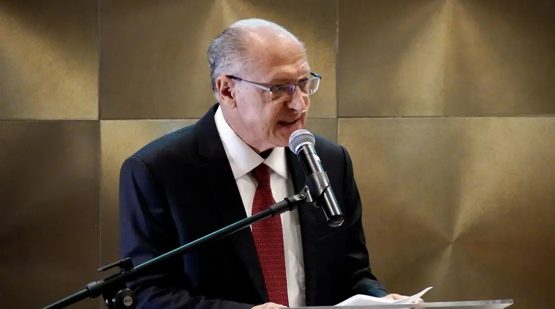 Governo prioriza abastecimento e segurar preço do diesel, diz Alckmin