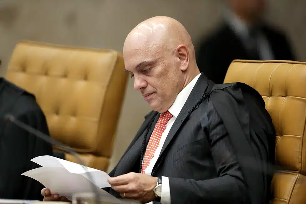 Moraes expede mandado de soltura que autoriza domiciliar a Bolsonaro
