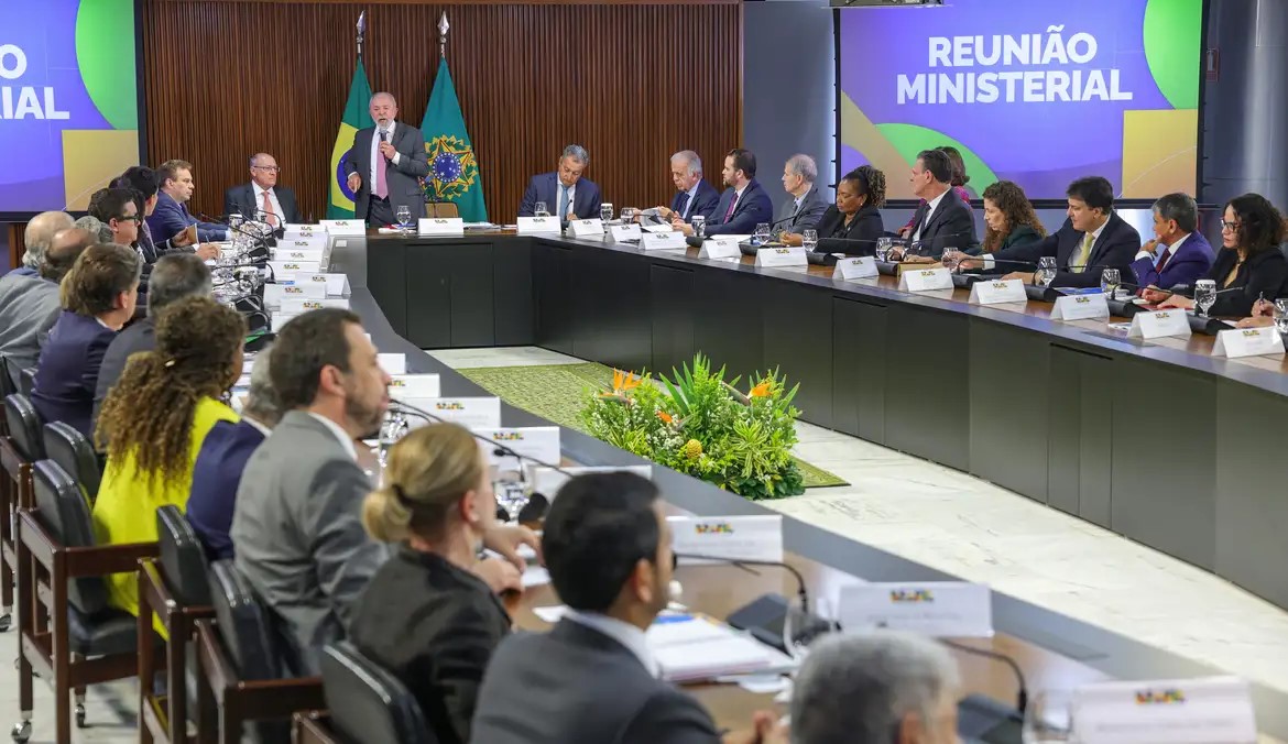 Saiba quais ministros deixam os cargos para disputar as eleições