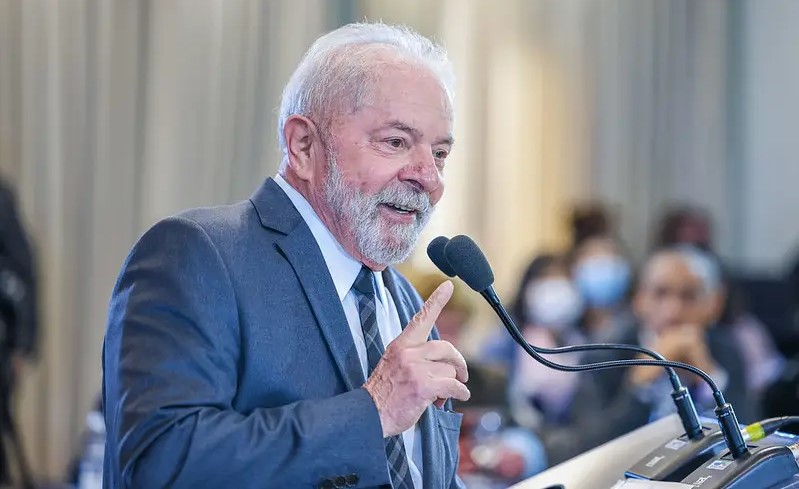 Lula discute com ministros novo pacote para reduzir dívidas das famílias