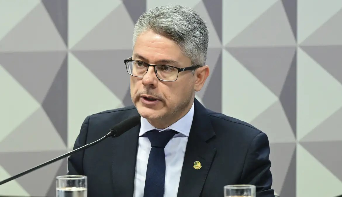 Relatório da CPI do Crime conecta facções com sistema financeiro