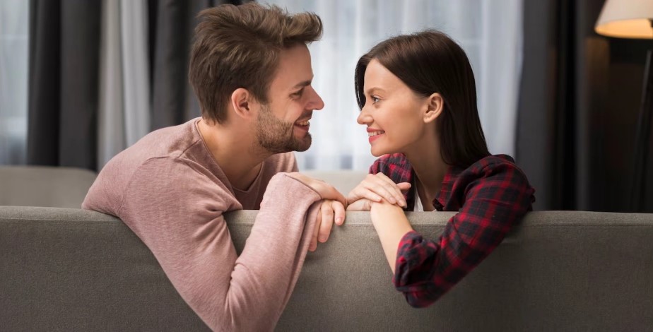 Sexo entre amigos fortalece ou complica a relação? Entenda os efeitos