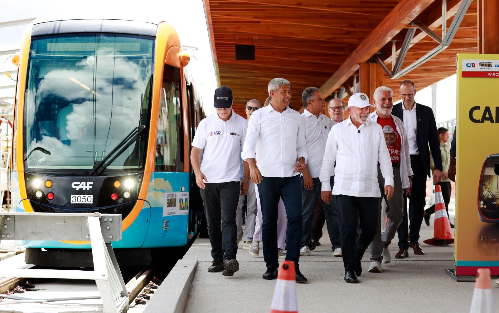 Ao lado de Lula, Jerônimo autoriza nova etapa do VLT e avanço do metrô em Salvador