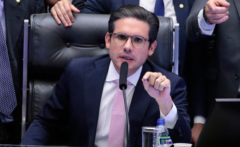 Motta cria comissão para analisar PEC da redução da escala 6x1