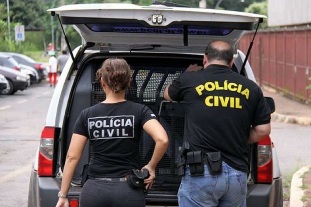 Pastor é preso por chicotear fiéis, mantê-los em cárcere e estuprar adolescentes