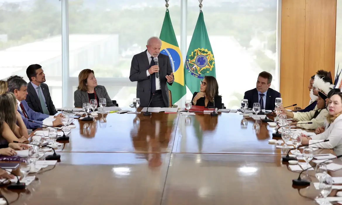 Lula sanciona leis para fortalecer combate à violência contra mulheres