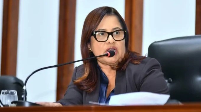 Kátia Oliveira alerta para número recorde de feminicídio no Brasil e cobra fortalecimento da proteção às mulheres