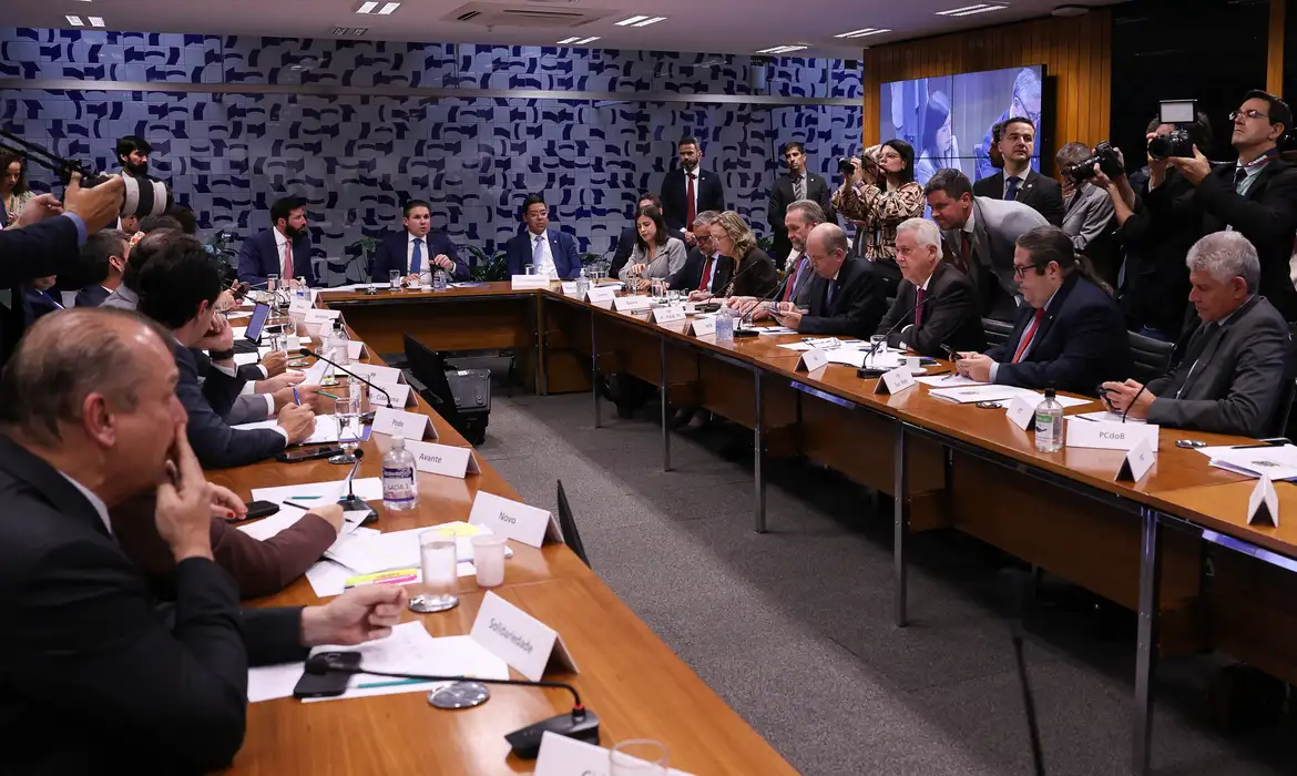 Câmara: governo retira urgência do fim da escala 6x1 e destrava pauta