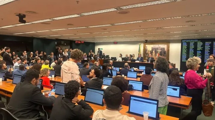 CCJ da Câmara aprova PEC que reduz maioridade penal para 16 anos