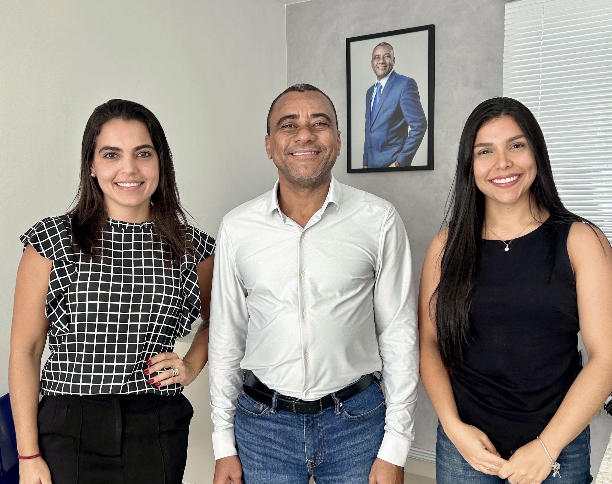 Simões Filho empossa nova secretária de Saúde e reforça compromisso com a qualidade da assistência