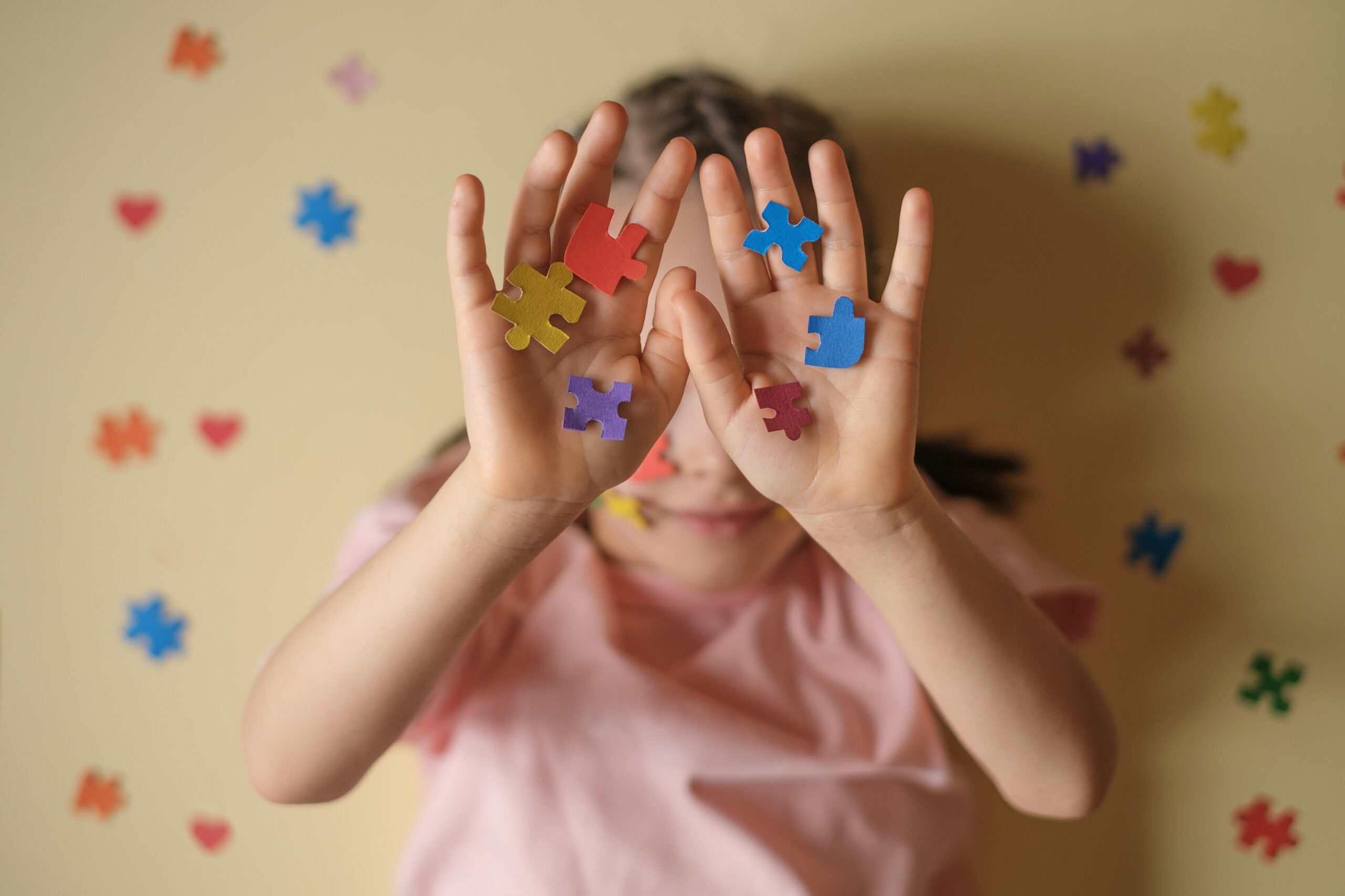 Dia do orgulho autista: saiba os direitos dos alunos na escola