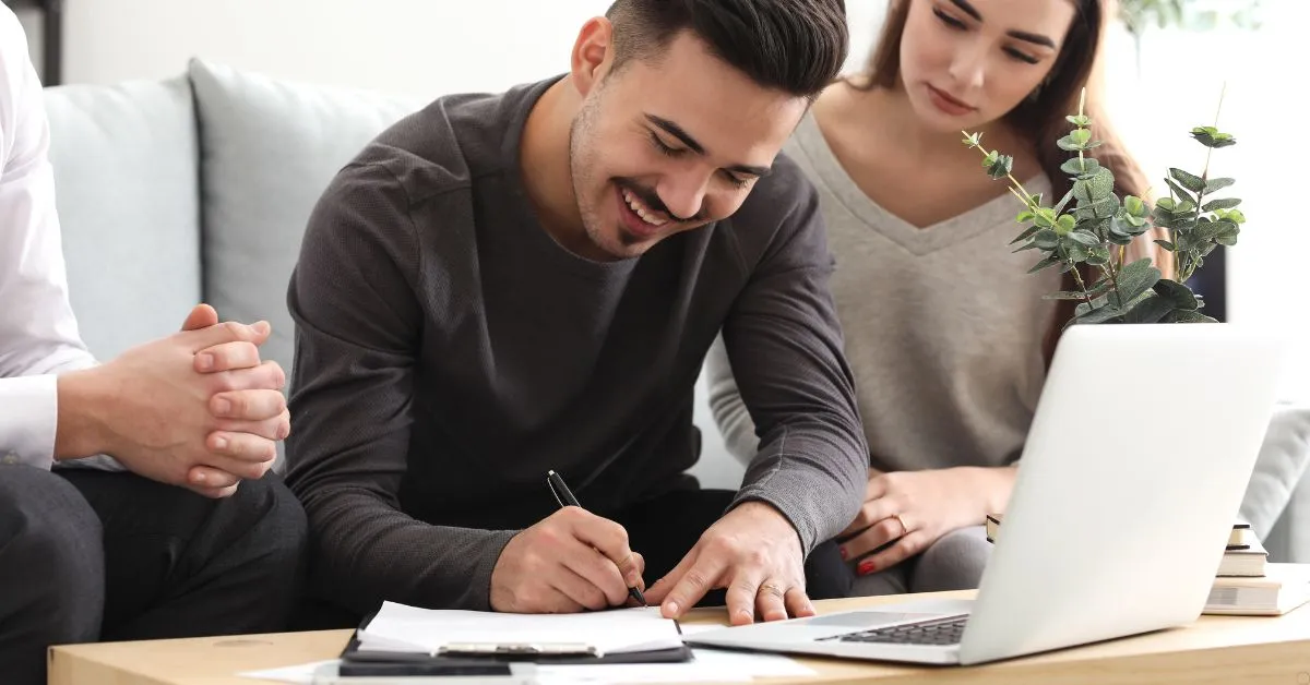 Contrato de namoro: saiba para que serve e por que casais estão buscando instrumento legal