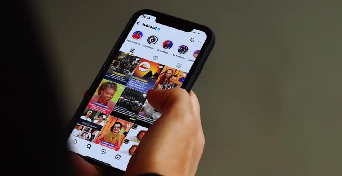 Redes sociais causam polarização e isolamento político em jovens