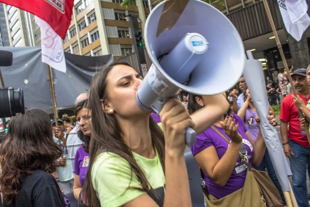 Candidaturas femininas crescem, mas número de eleitas continua baixo