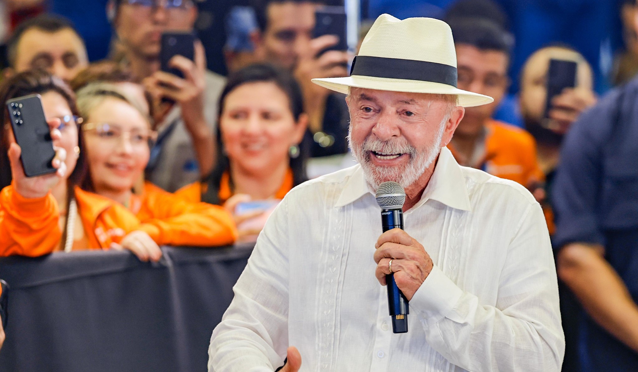 Lula diz ter terminado radioterapia e que cura do câncer de pele foi definitiva