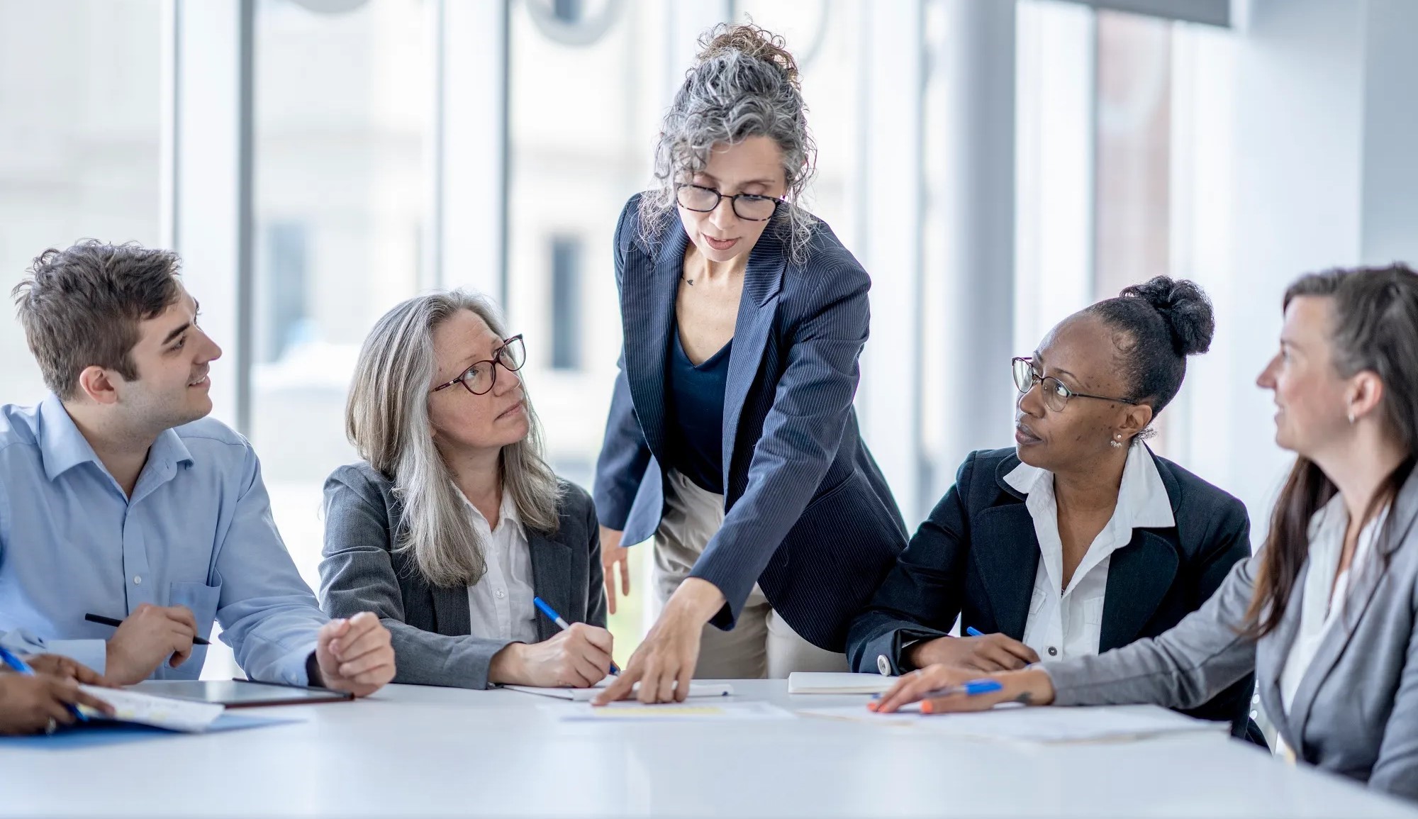 Liderança humanizada: como equilibrar acolhimento e cobrança no ambiente corporativo