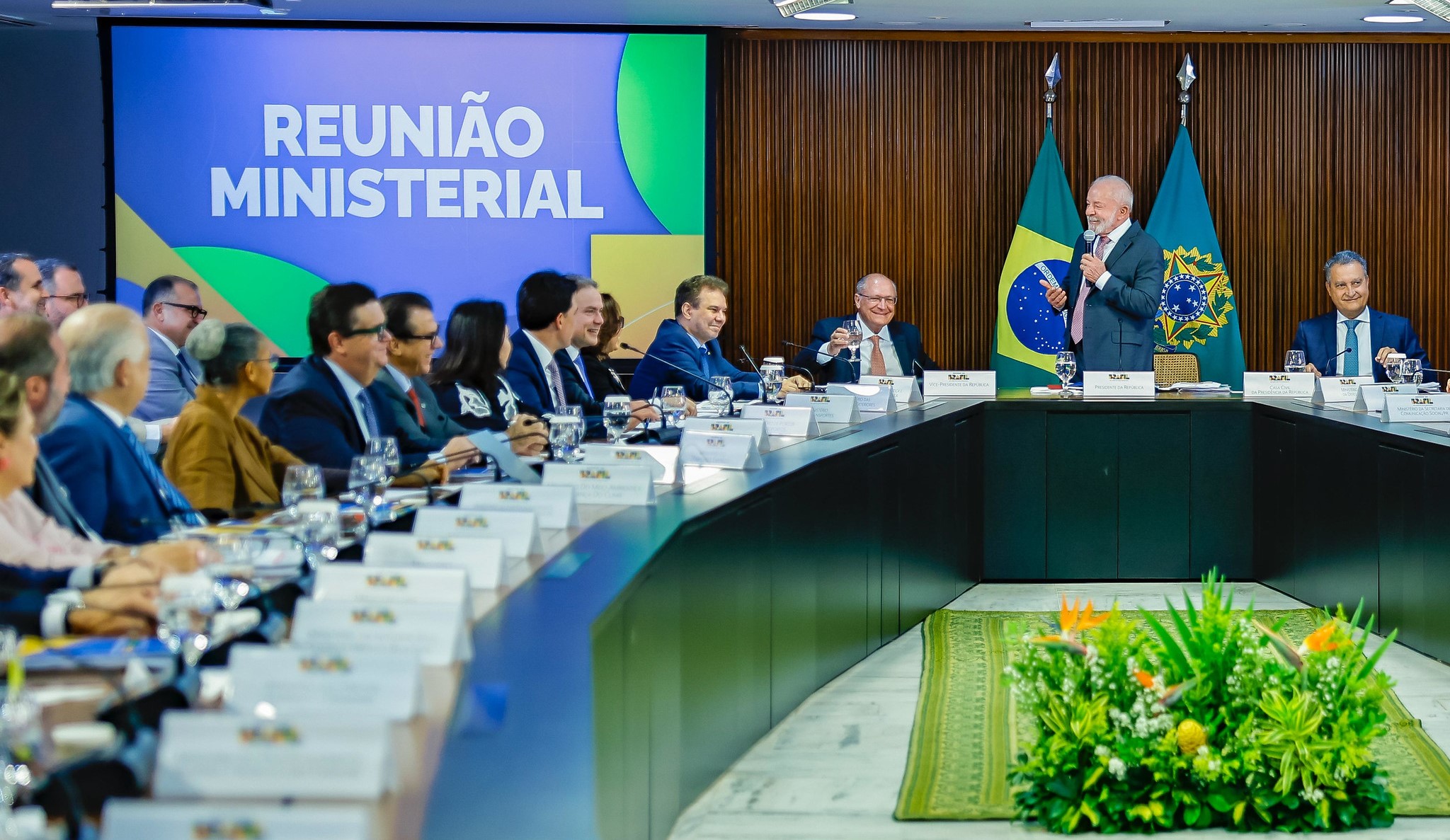 Lula faz primeira reunião ministerial após EUA proporem tarifaço e decidirem sobre PCC e CV