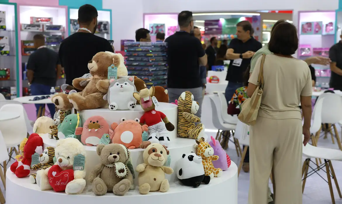 Brinquedos com IA podem colocar crianças em risco, alerta governo