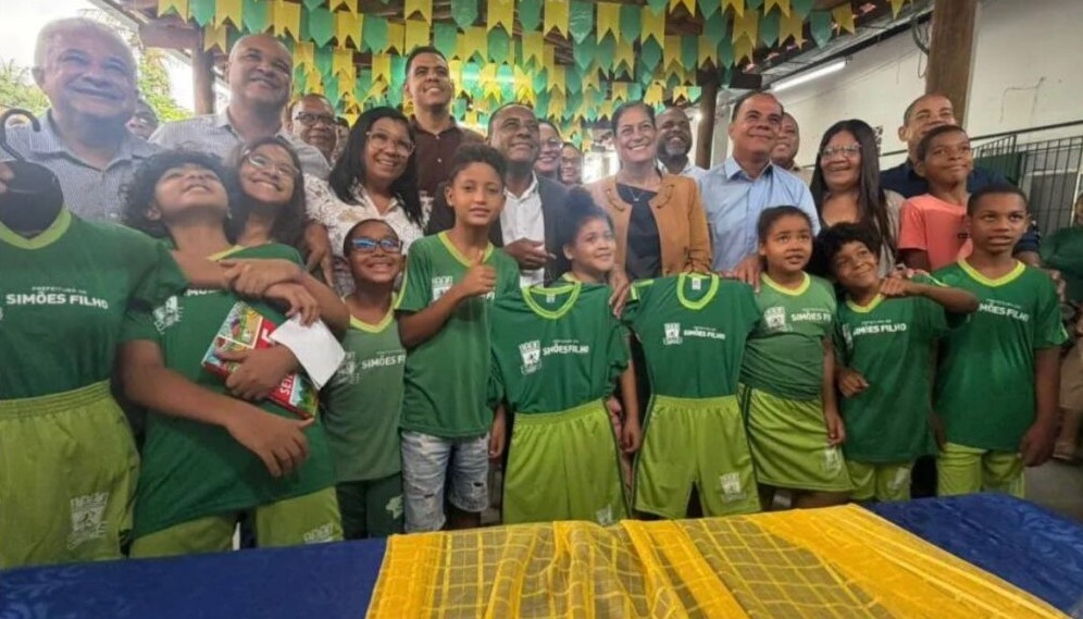 Prefeitura inicia entrega do novo fardamento para cerca de 16 mil estudantes da Rede Municipal