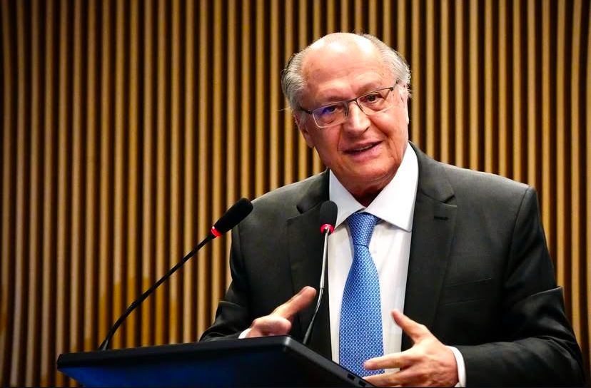 Alckmin diz que Milei presta desserviço à Argentina