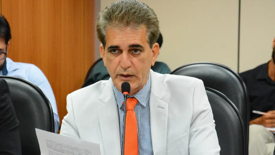 "Bruno Reis confessou que prevaricou ao não investigar escândalo de R$ 38 milhões", dispara Robinson Almeida