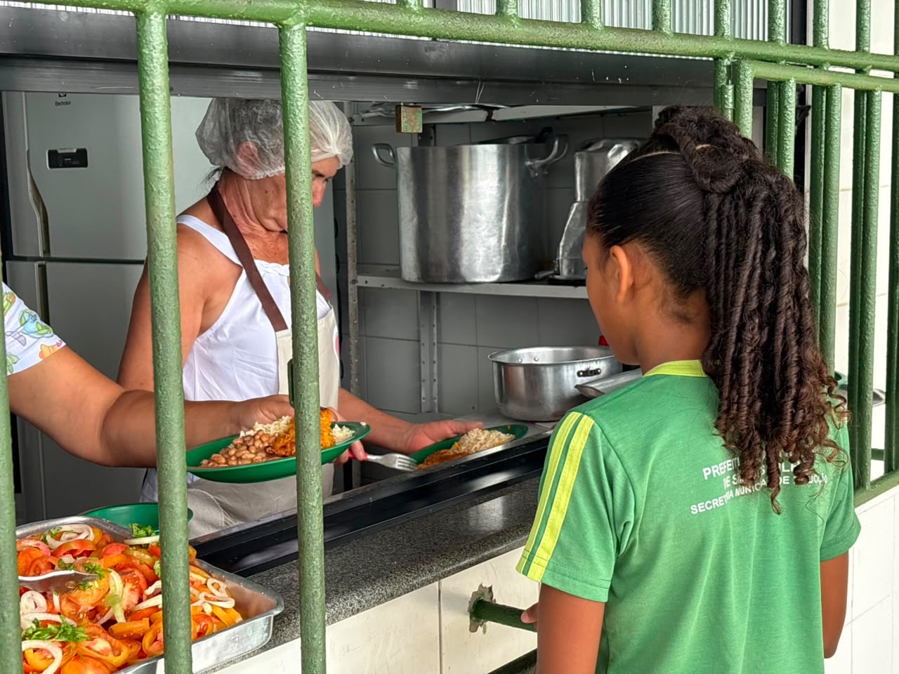 Simões Filho garante alimentação escolar de qualidade para unidades de ensino da rede municipal