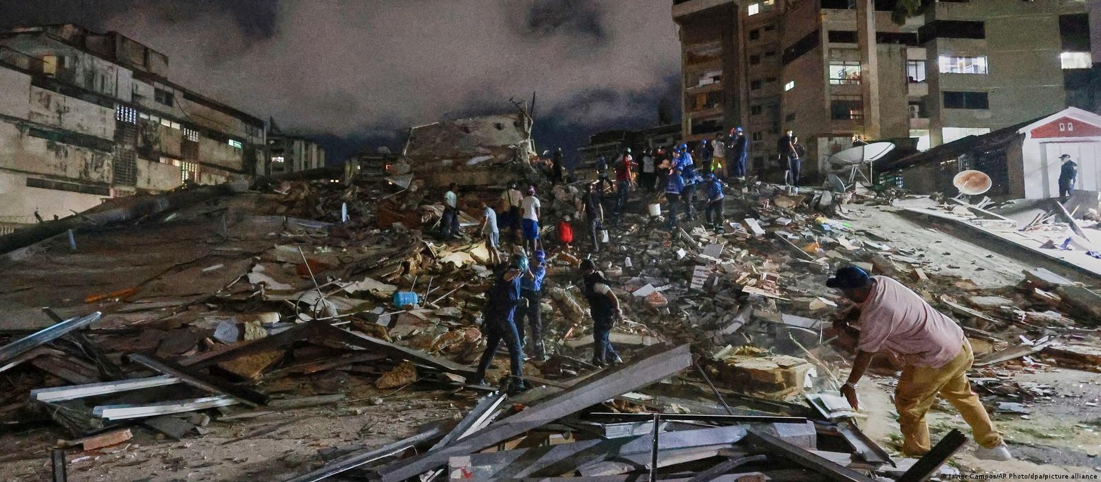 Sobe para 2.595 o número de mortos após terremotos na Venezuela