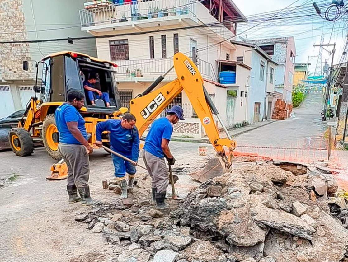 Prefeitura segue com serviços de limpeza de canais e córregos em diversas regiões da cidade