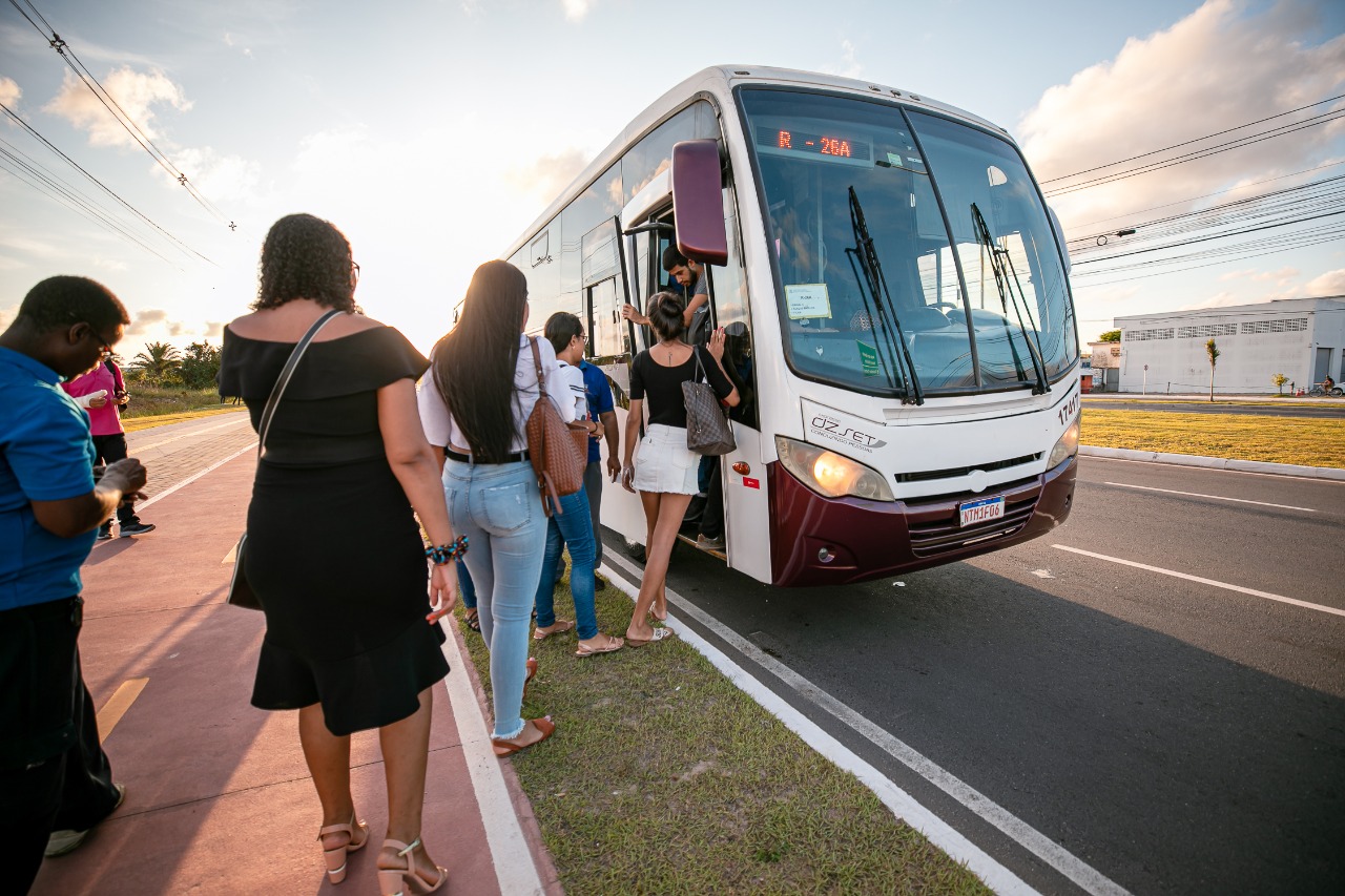Prefeitura abre recadastramento e cadastro para vagas remanescentes do Transporte Universitário 2026.2
