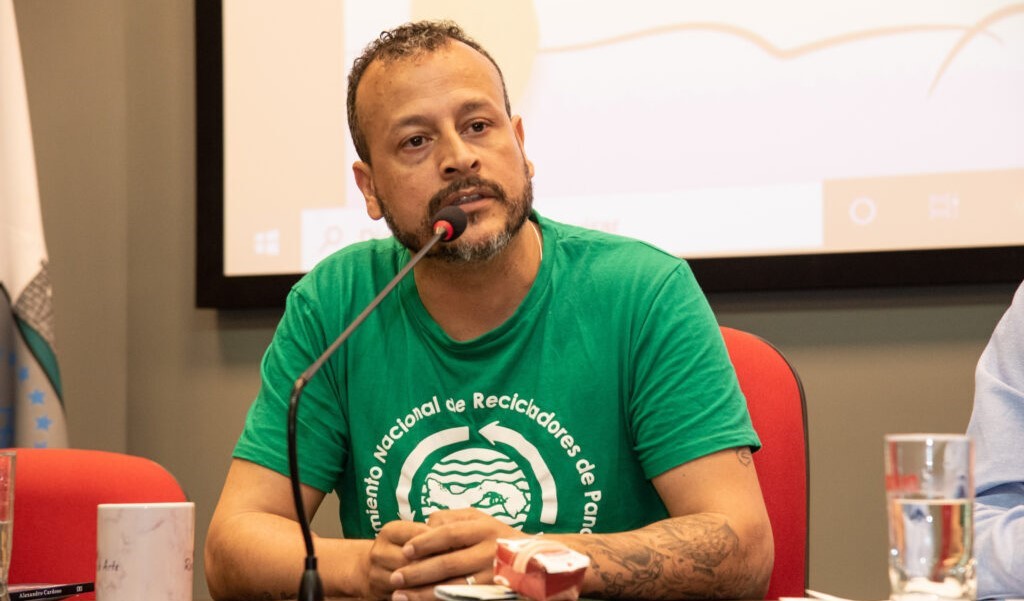 Alex Cardoso, o primeiro catador doutor do mundo
