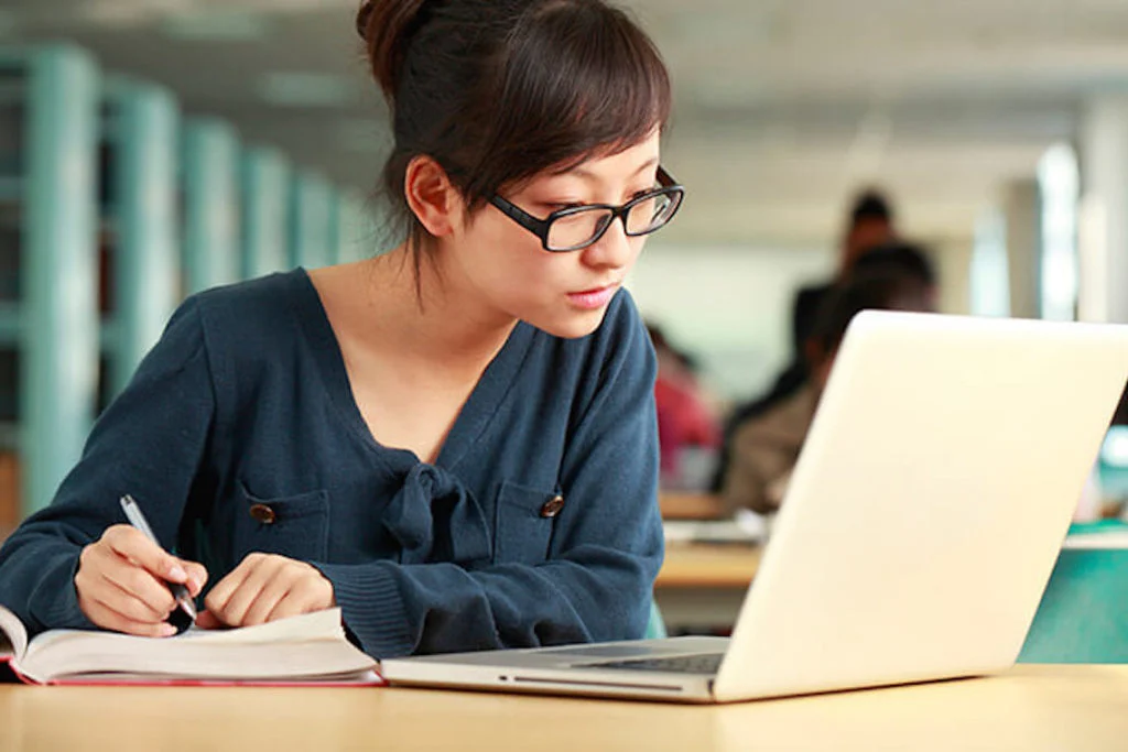 Plataforma gratuita oferece cursos online de capacitação profissional