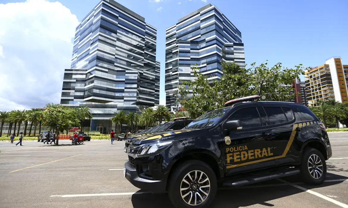 PF mira empresário suspeito de intimidar jornalistas no caso Master