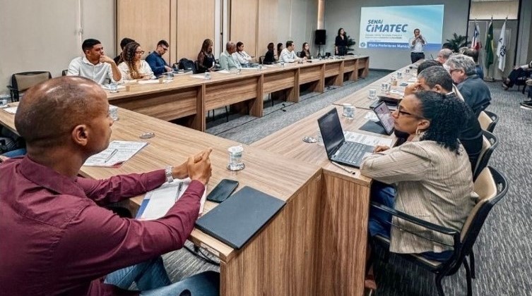 Simões Filho participa de encontro sobre soluções tecnológicas para o desenvolvimento dos municípios