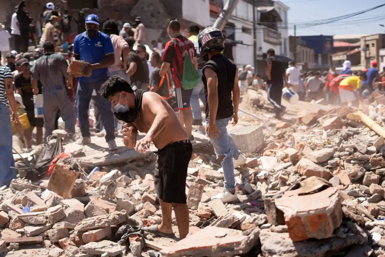 Terremoto de magnitude 7,4 deixa mortos na Colômbia