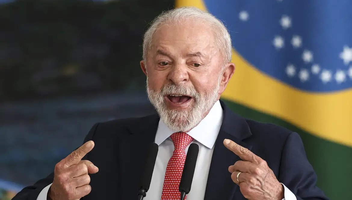 Atitude irresponsável, diz Lula após revogação de visto de embaixadora