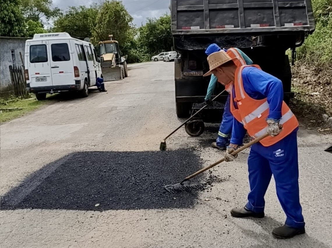Prefeitura realiza operação tapa-buracos no Alto da Pensão, em Mapele