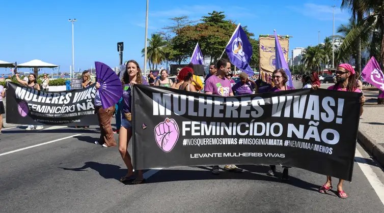 Mulheres vão às ruas pela votação do PL da Misoginia