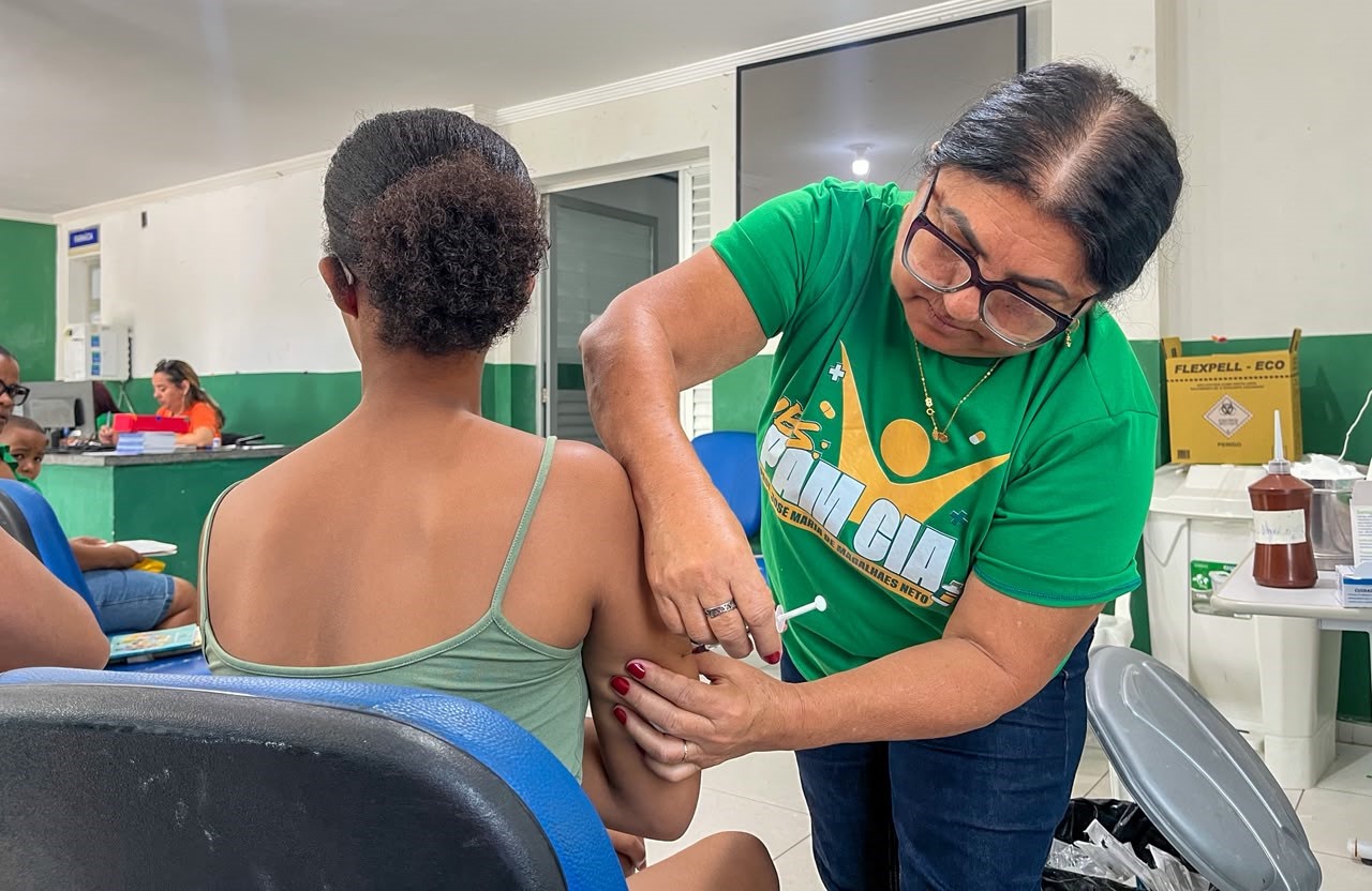 Dia D da Multivacinação mobiliza famílias em Simões Filho