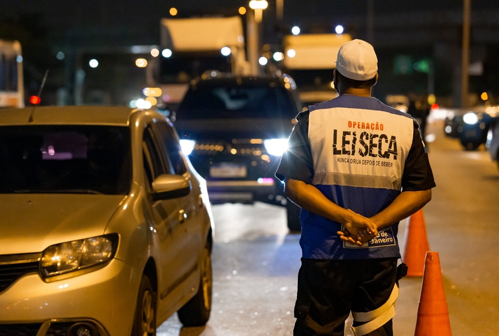 Teste do bafômetro vai passar a detectar outras drogas além do álcool